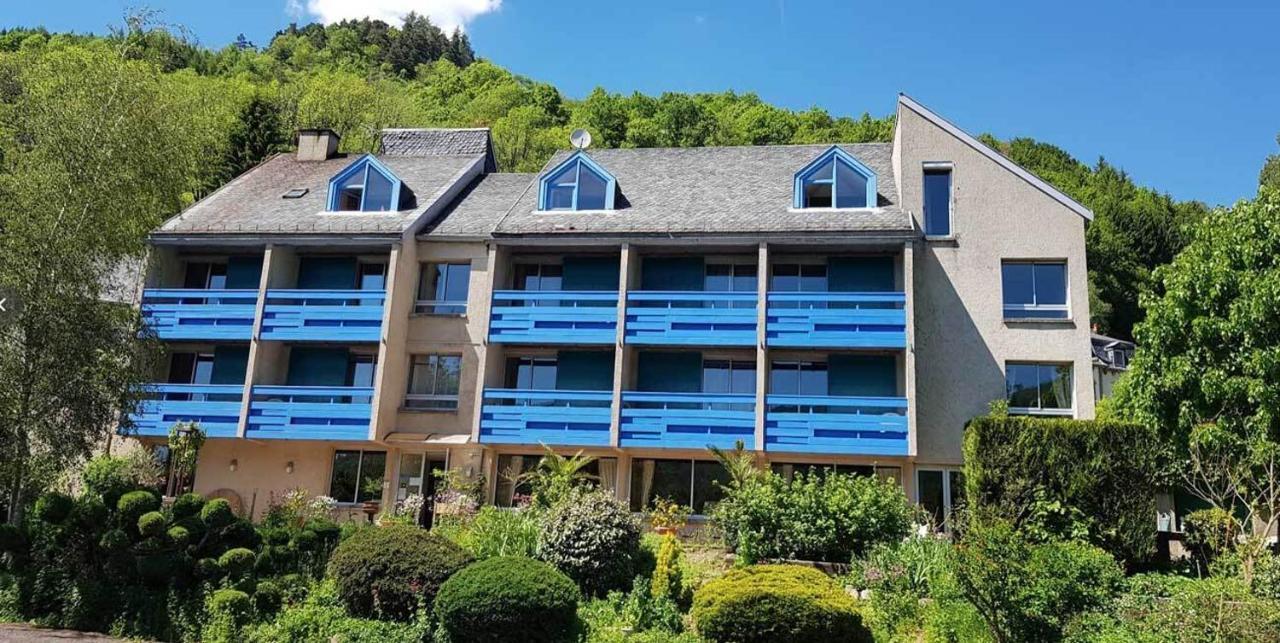 Le Castel Du Cantal Groupe Village Fani Thiézac Buitenkant foto